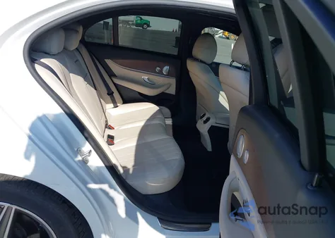 2017 Mercedes-Benz E 300 z USA, uszkodzony, nr VIN WDDZF4JB5HA007809